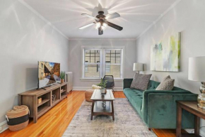 Beautifully Furnished 1BR Apt with King-sized bed